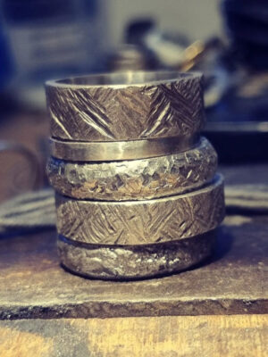 Textured sample ring