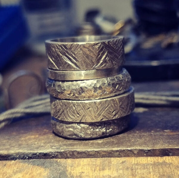 Textured sample ring