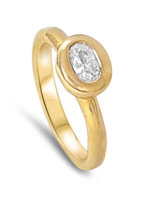 Engagement ring Coming soon