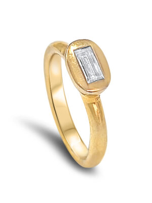 Engagement ring Coming soon